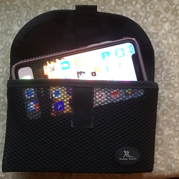 Buddy Pouch: Unisex Magnetic Running Pouch - Picture 1 of 12